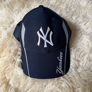 NWOT Vintage New York Yankees Navy Logo Cap with White Embroidered LOGO